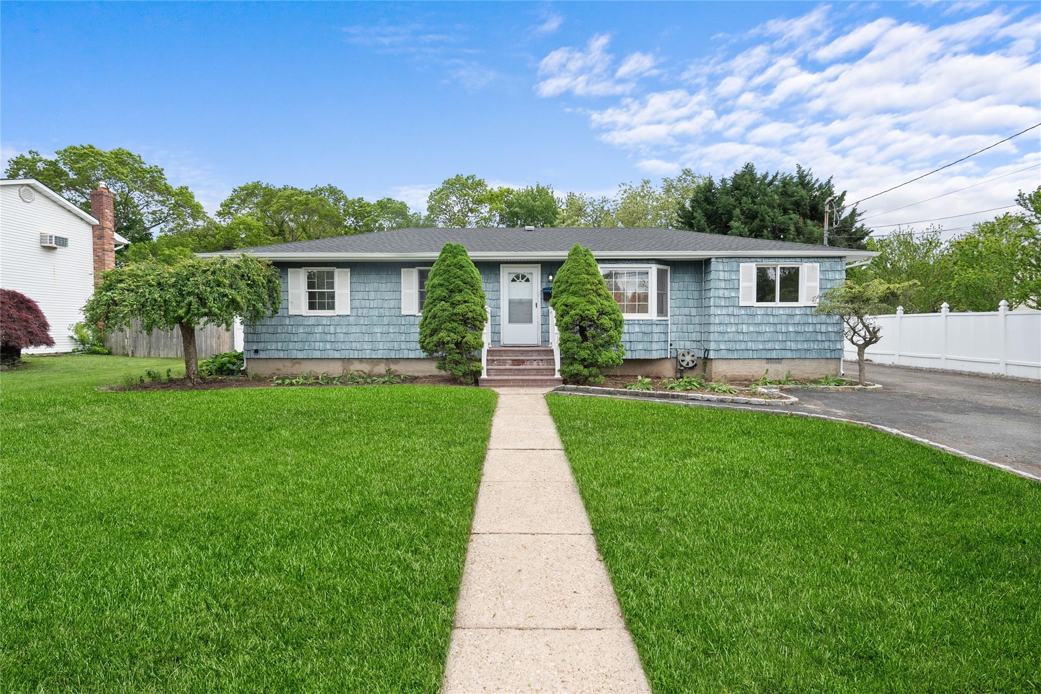 146 Geneva Street, Bay Shore, New York image 1