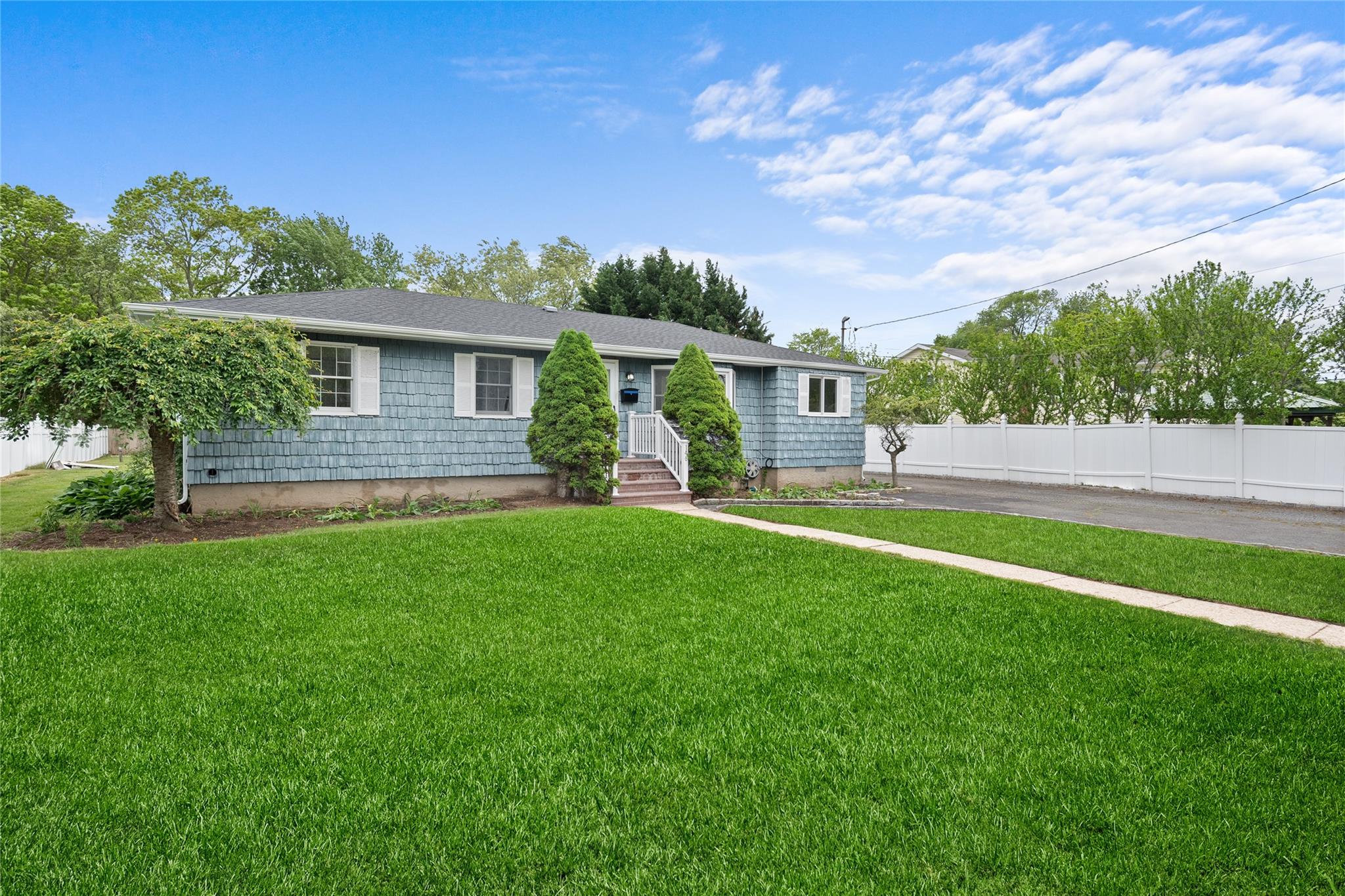 146 Geneva Street, Bay Shore, New York image 21