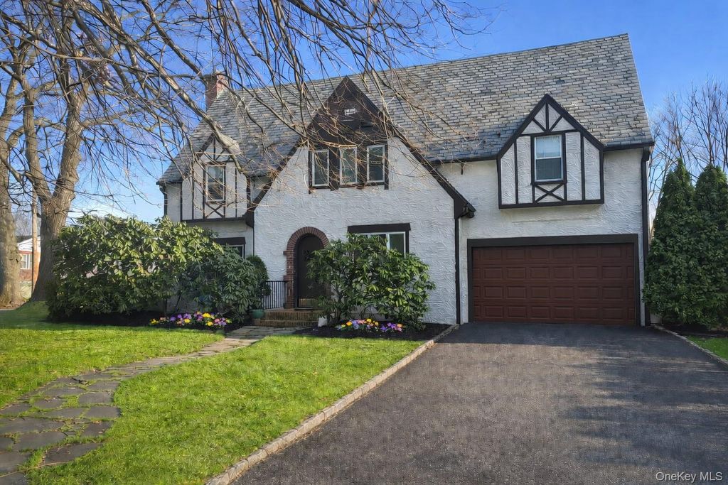 Photo of 120 Harvard Drive, Hartsdale, NY 10530 (MLS # 982687)