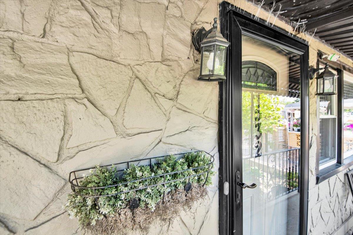 532 Saint Lawrence Avenue