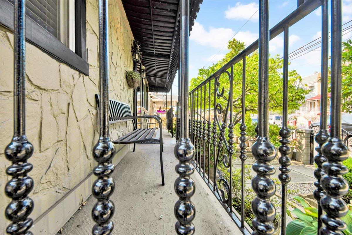 532 Saint Lawrence Avenue