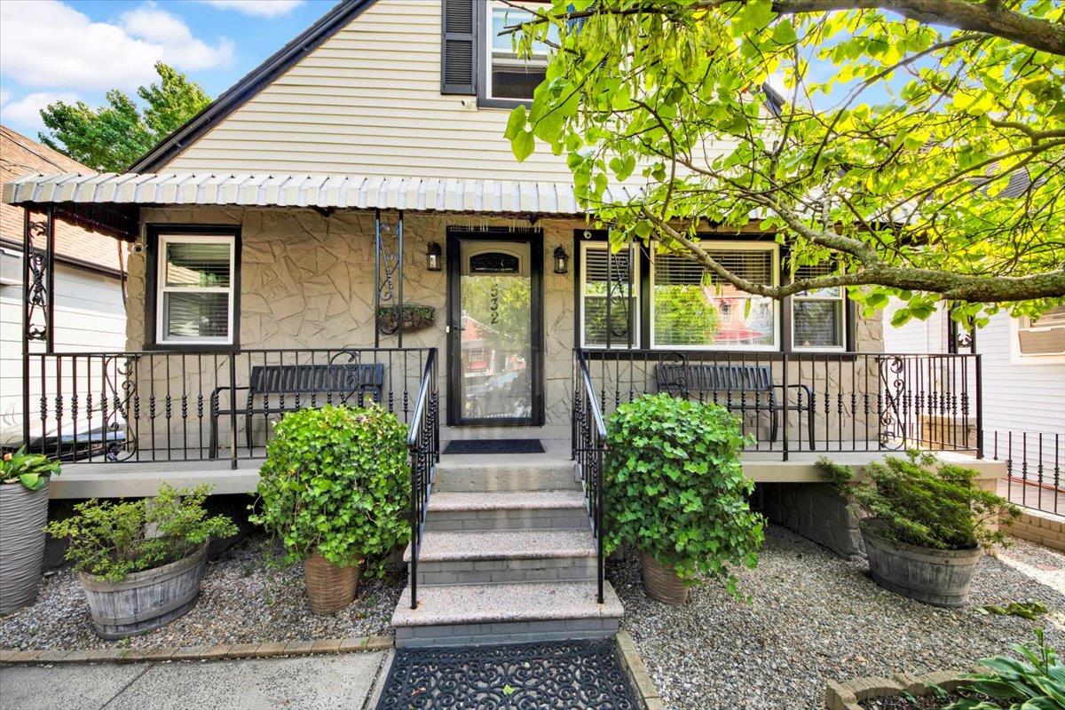 532 Saint Lawrence Avenue