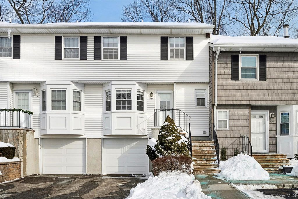 Photo of 137 Woodlake Drive W, Woodbury, NY 11797 (MLS # 957499)