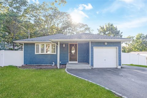 Photo of 16 Hillside Road, Farmingville, NY 11738 (MLS # 905102)