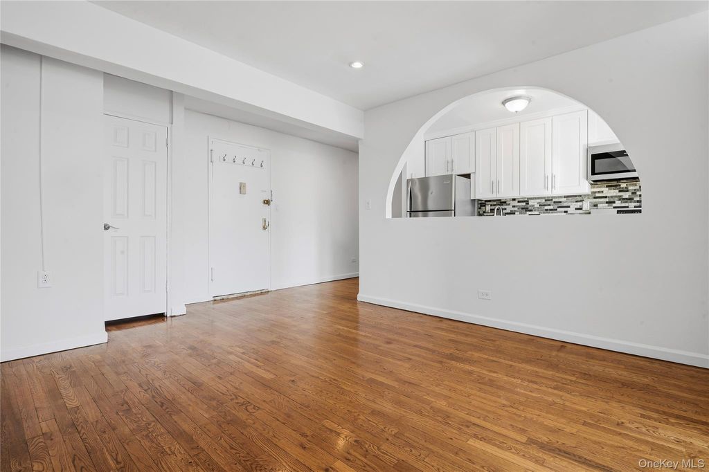 Photo of 7510 Yellowstone Boulevard #5F, Rego Park, NY 11374 (MLS # 960777)