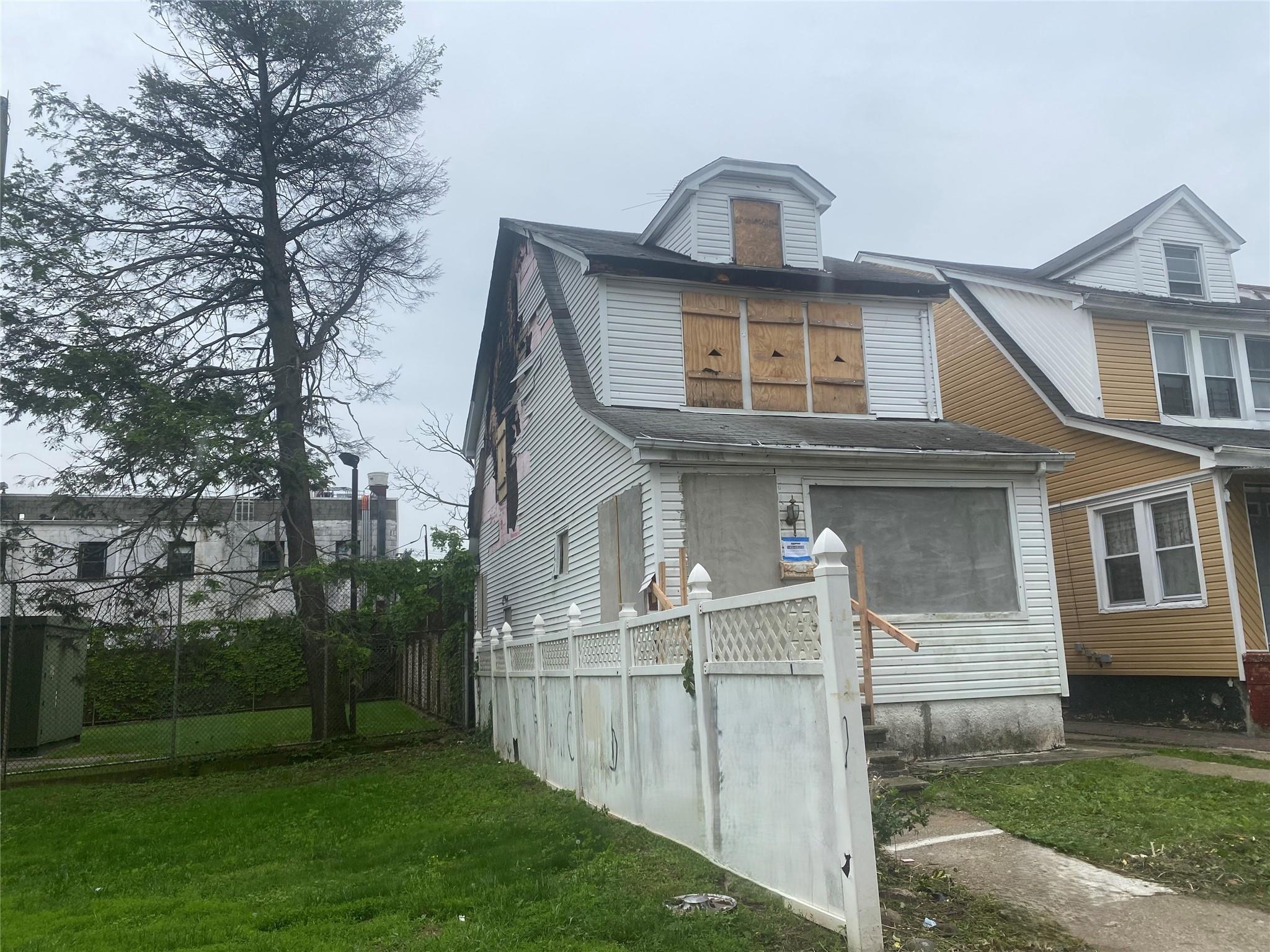 205-28 116th Road, Saint Albans, New York image 2