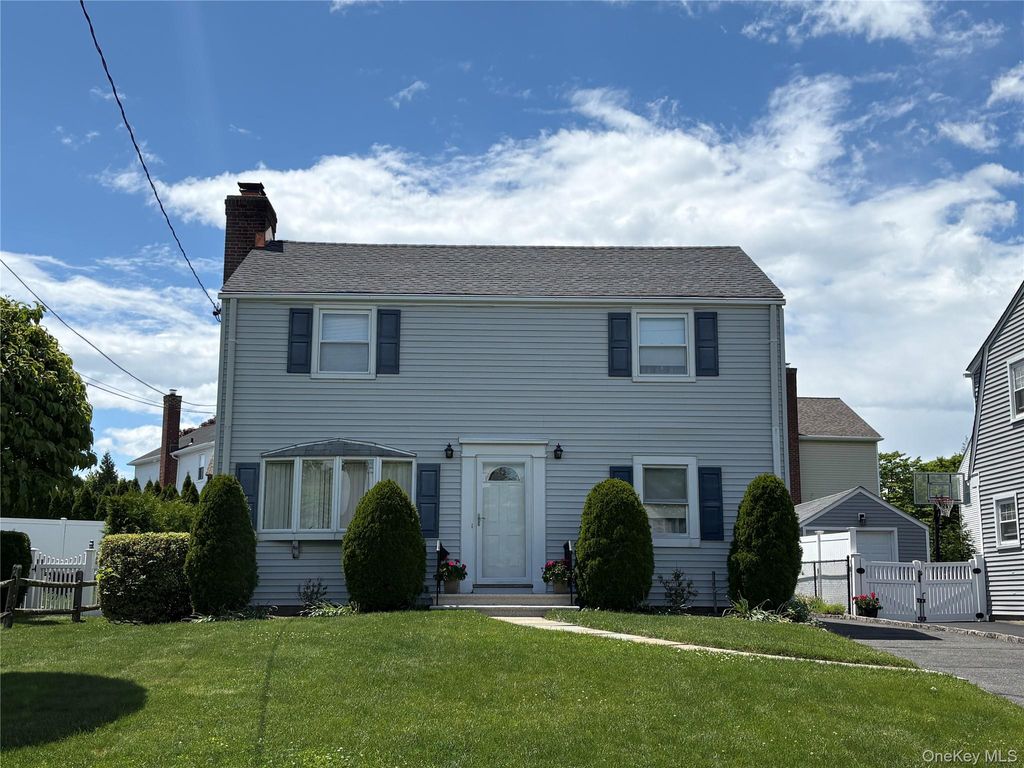 Photo of 21 Hayes Drive, Eastchester, NY 10709 (MLS # 1005205)