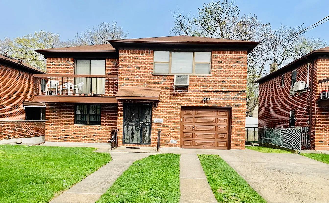 Rental Property at 164 St St, Fresh Meadows, Queens, NY - Bedrooms: 2 
Bathrooms: 1 
Rooms: 5  - $2,650 MO.