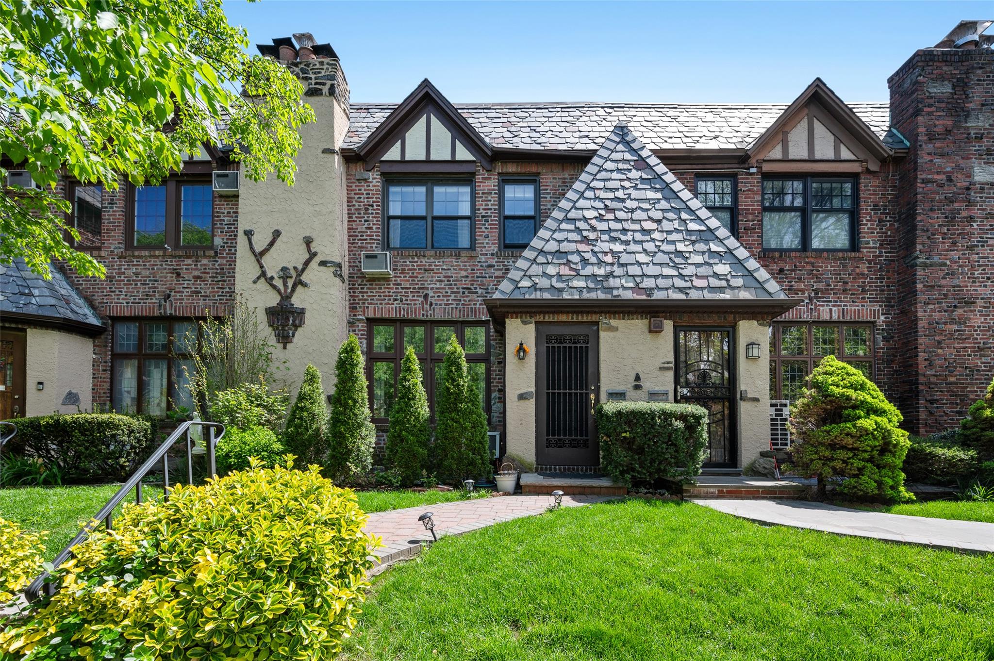 Property for Sale at 62nd Avenue, Middle Village, Queens, NY - Bedrooms: 3 
Bathrooms: 3 
Rooms: 10  - $1,088,000