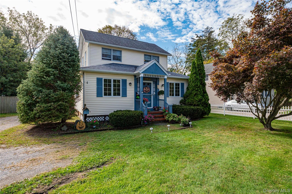 Photo of 328 Pulaski Road, Kings Park, NY 11754 (MLS # 1063474)