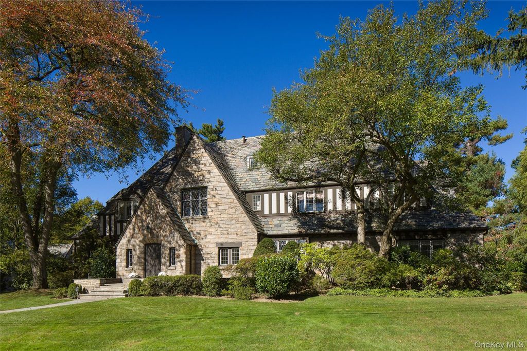 Photo of 3 Westway, Bronxville, NY 10708 (MLS # 964694)