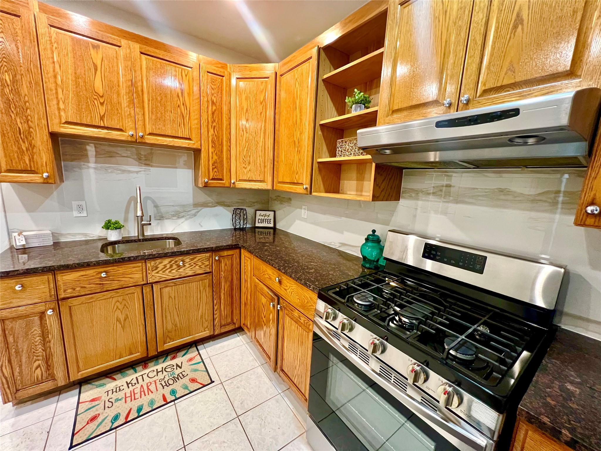 Rental Property at Academy Avenue 3, Middletown, New York - Bedrooms: 3 
Bathrooms: 1 
Rooms: 6  - $2,400 MO.