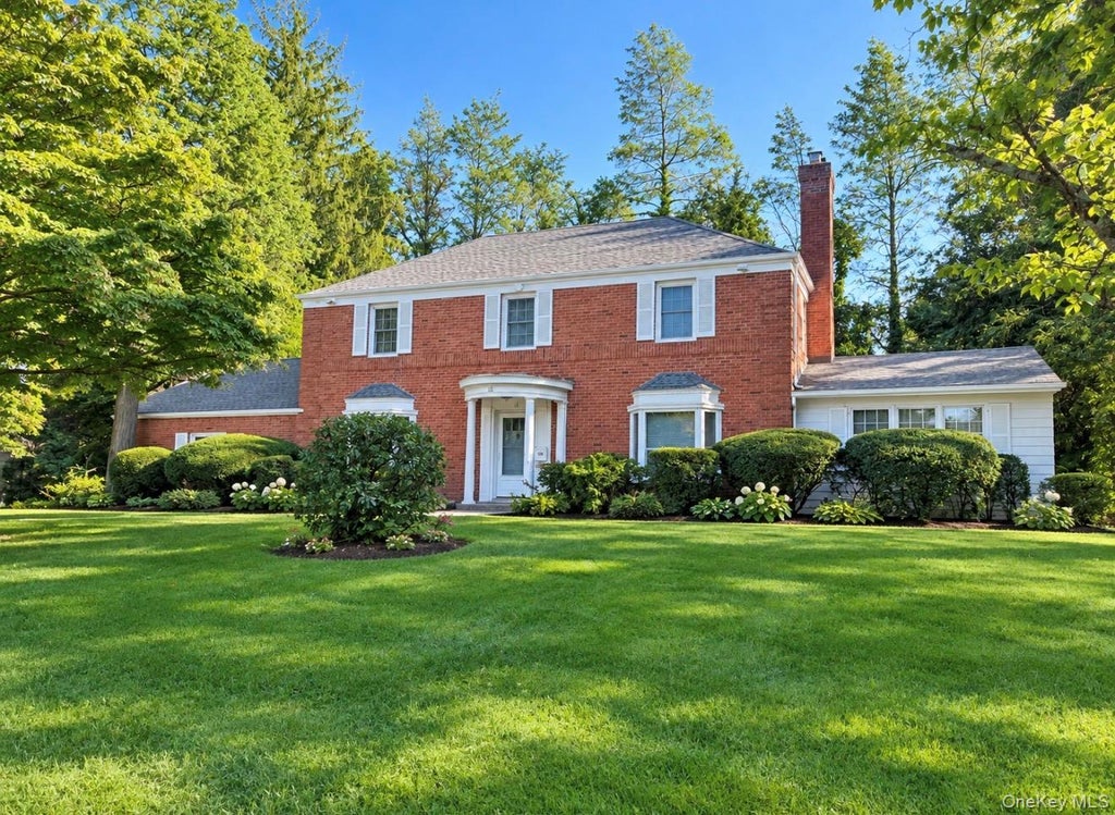 Photo of 16 Birch Hill Road, Great Neck, NY 11020 (MLS # 1051601)