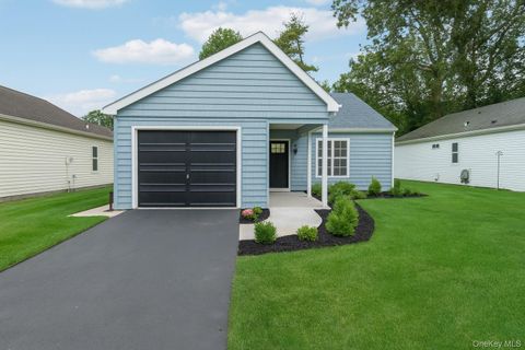 Photo of 147 Edinburgh Drive, Ridge, NY 11961 (MLS # 904637)