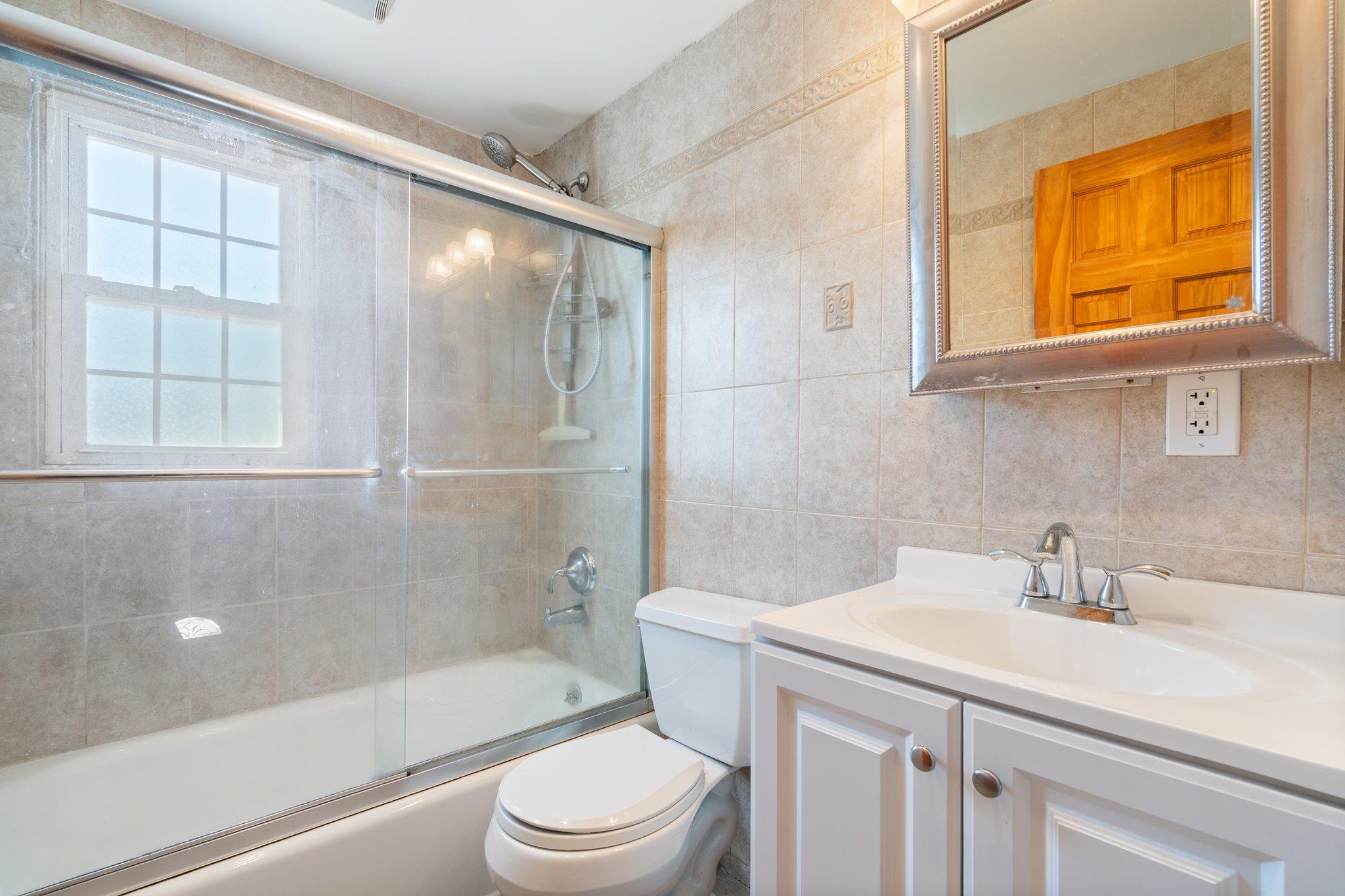 40 Pine Lane, Valley Stream, New York image 17