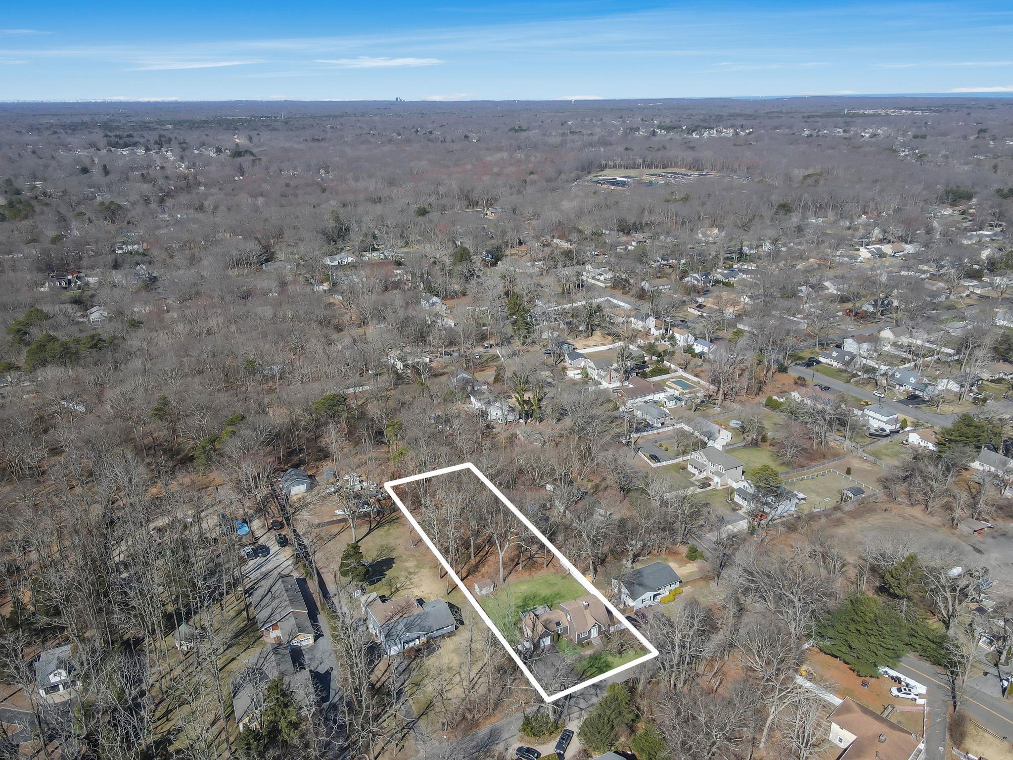 4 Lakeside Drive, Middle Island, New York image 42