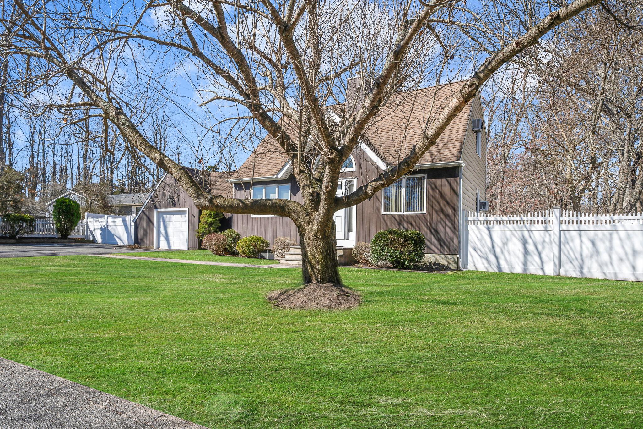 4 Lakeside Drive, Middle Island, New York image 3