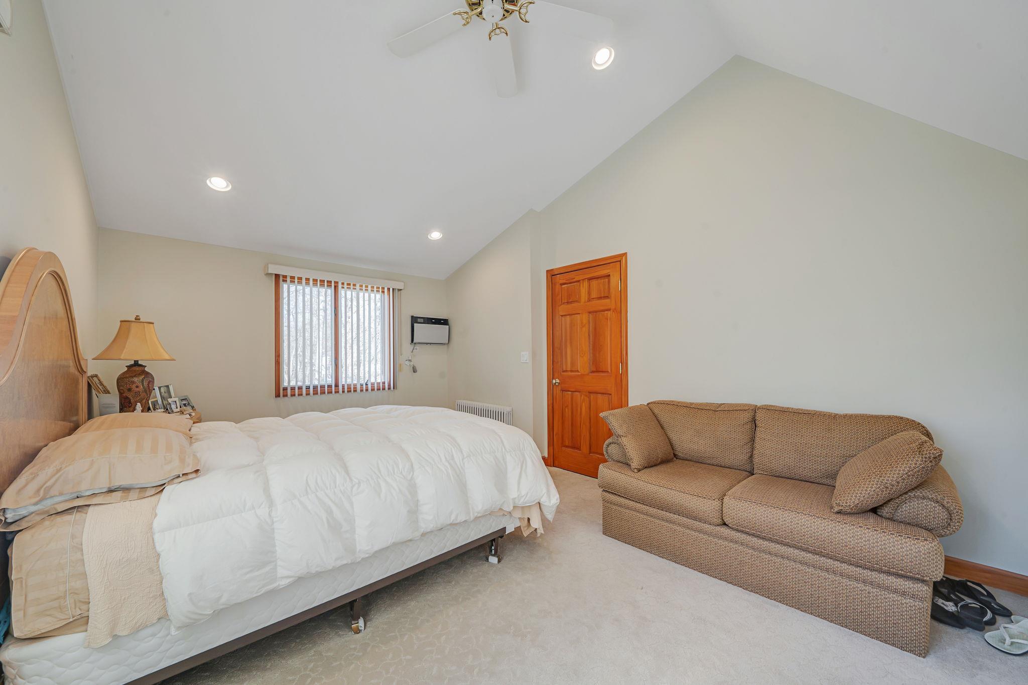4 Lakeside Drive, Middle Island, New York image 21