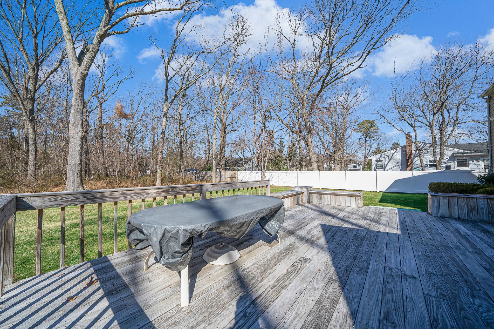 4 Lakeside Drive, Middle Island, New York image 33