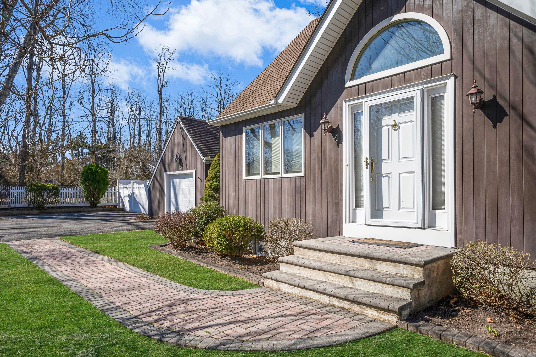 4 Lakeside Drive, Middle Island, New York image 4