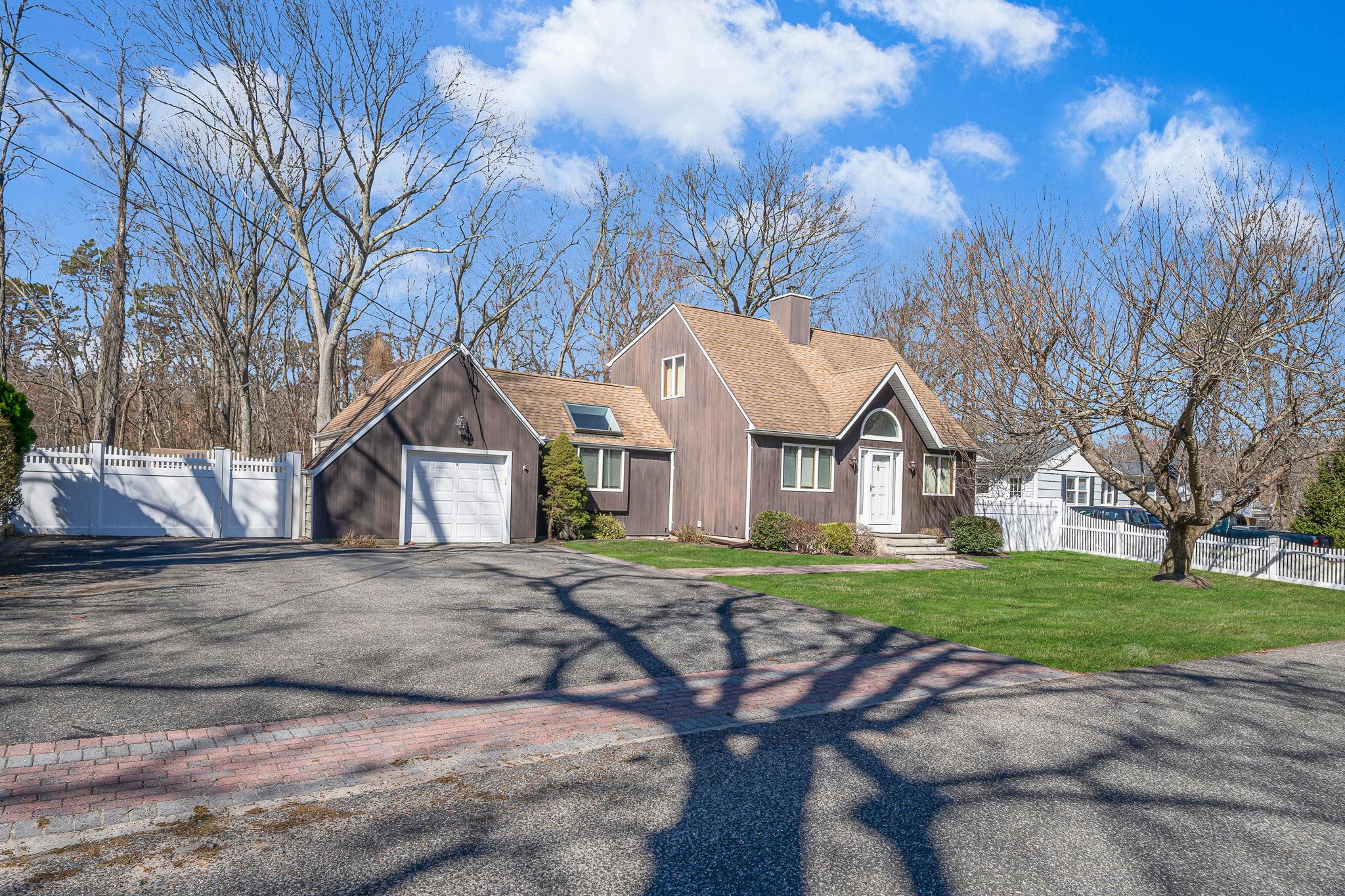 4 Lakeside Drive, Middle Island, New York image 2