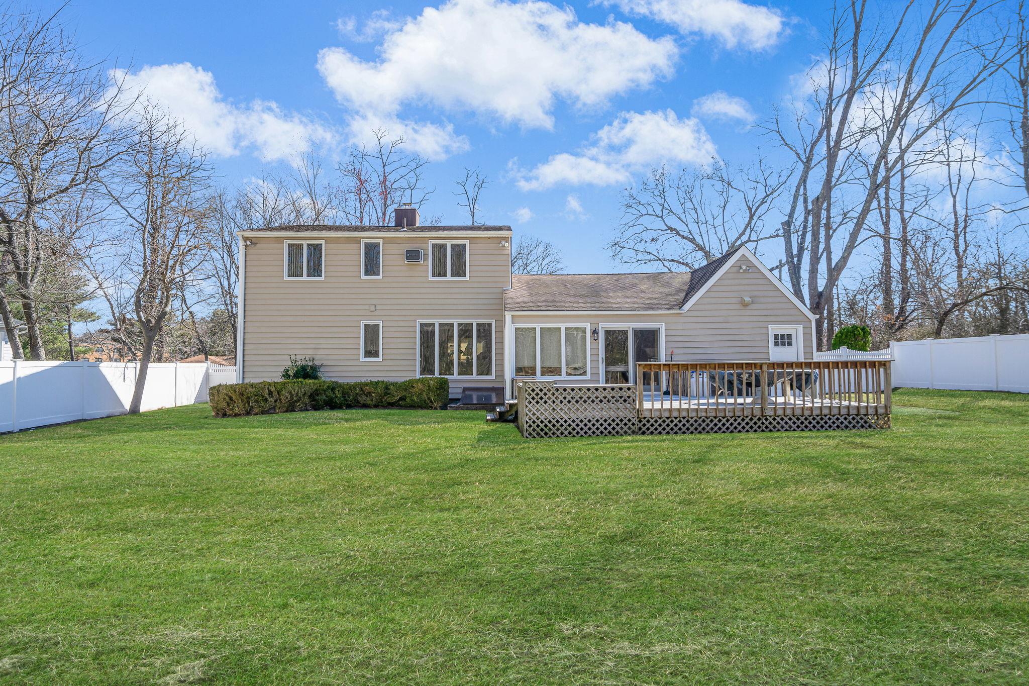 4 Lakeside Drive, Middle Island, New York image 37