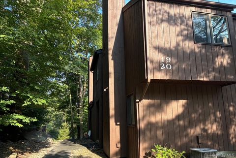 Homes For Sale - 20 Redwood Drive<br/> Orange County, Highland Mills, NY 10930