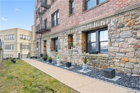 Homes For Sale - 23 Old Mamaroneck Road #ST4<br/> Westchester County, White Plains, NY 10605