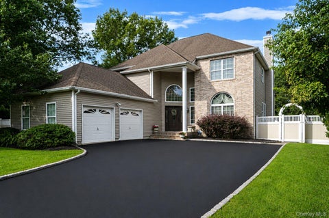 Homes For Sale - 44 Independence Way<br/> Miller Place, NY 11764