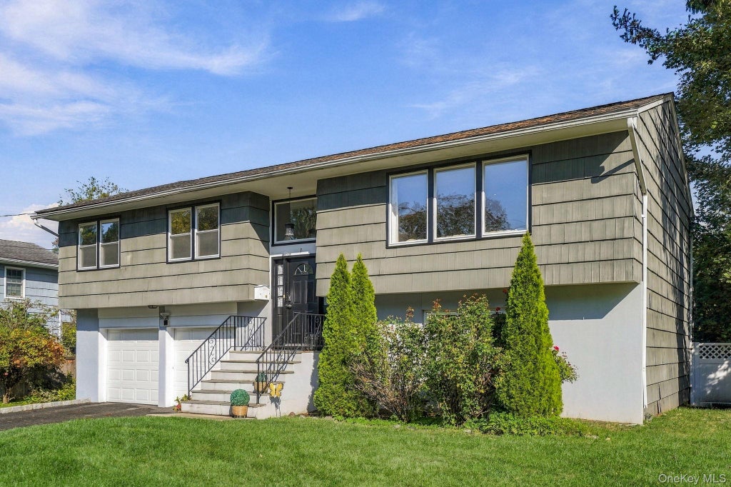 Photo of 7 Frost Lane, Hartsdale, NY 10530 (MLS # 1042822)