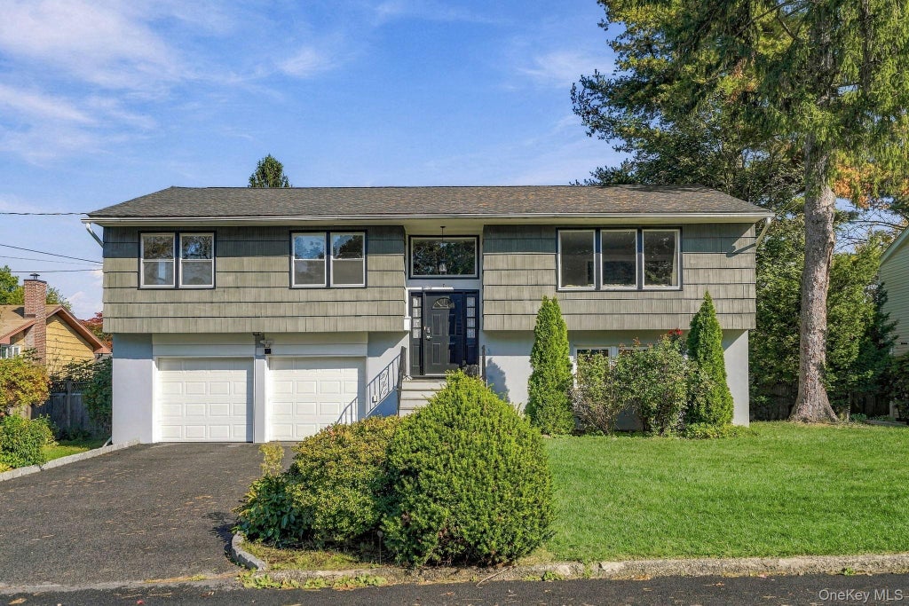 Photo of 7 Frost Lane, Hartsdale, NY 10530 (MLS # 1042822)