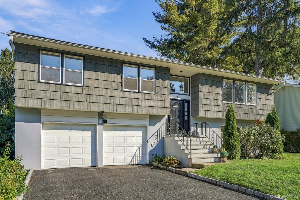 Photo of 7 Frost Lane, Hartsdale, NY 10530 (MLS # 1042822)