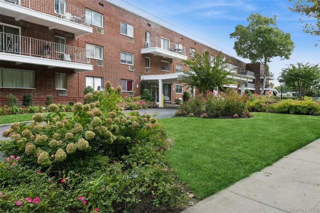 Photo of 320 East Shore Road RD #30B, Great Neck, NY 11023 (MLS # 1054165)