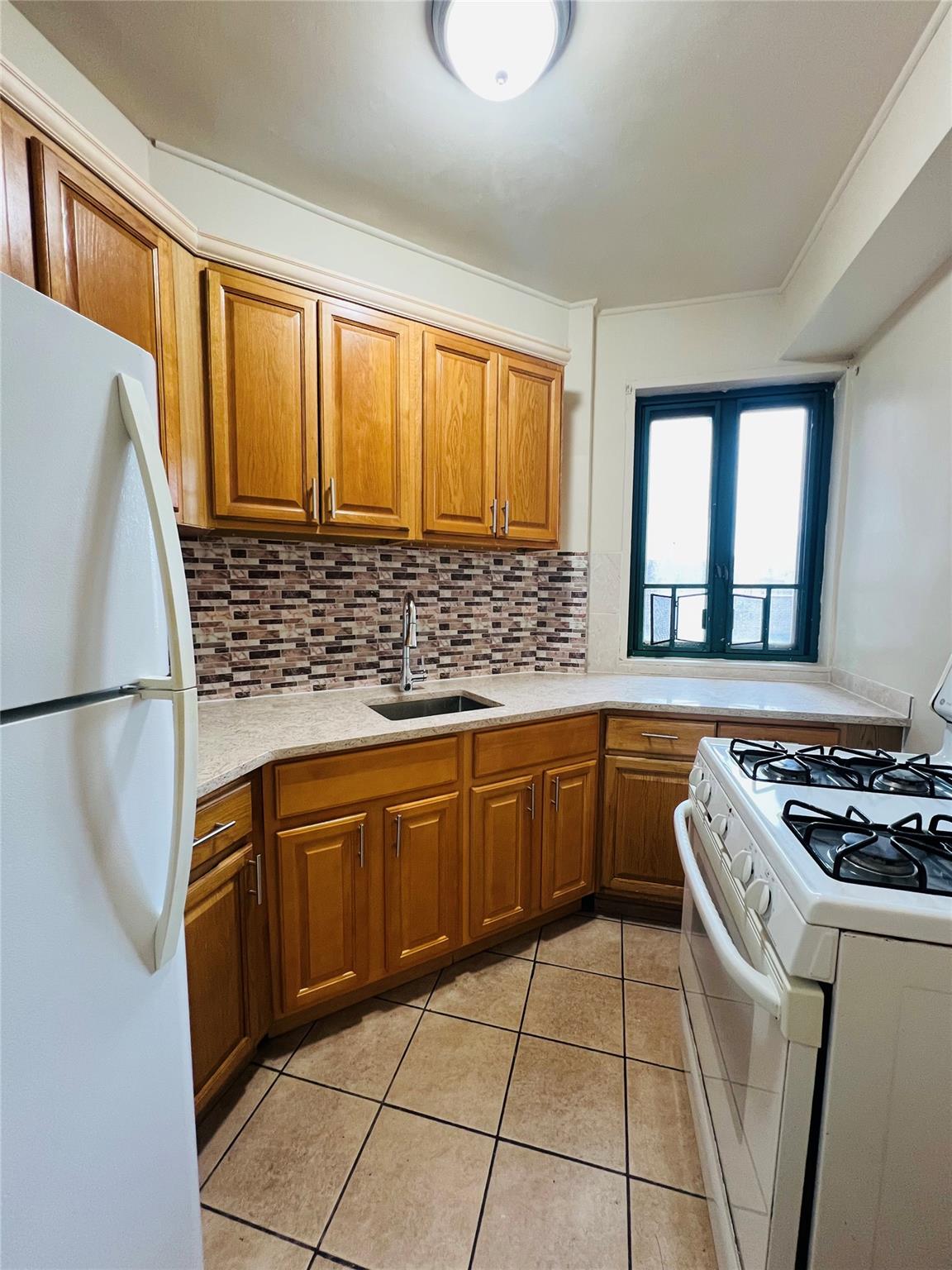 Property for Sale at Metropolitan Avenue Ave, Bronx, New York - Bedrooms: 2 
Bathrooms: 1 
Rooms: 4  - $345,000