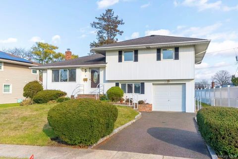 8 Spector Lane Plainview NY 11803