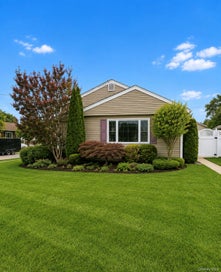 2426 Freeport Street Wantagh NY 11793