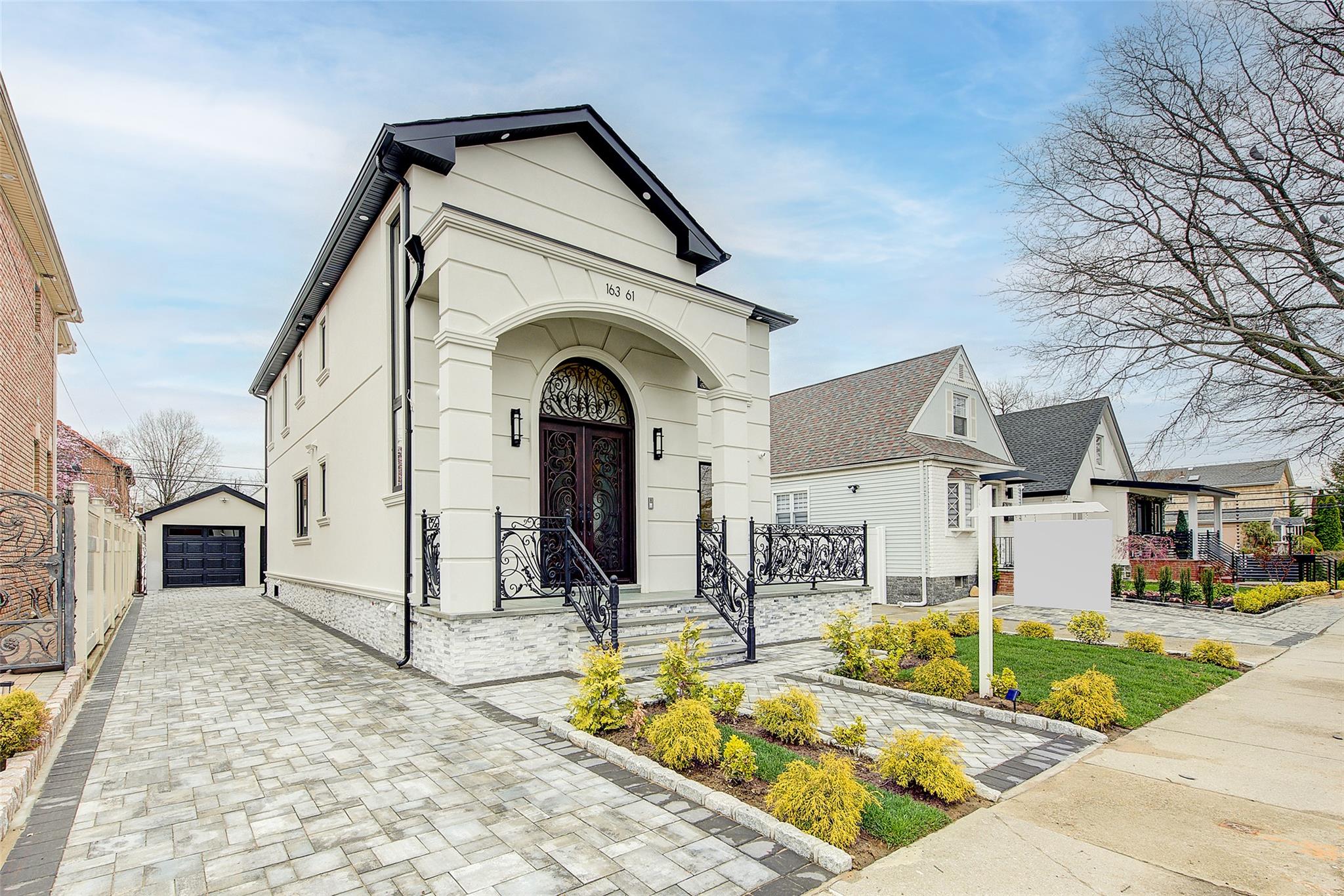 20th Ave Ave, Whitestone, Queens, NY - 3 Bedrooms  
4 Bathrooms  
5 Rooms - 