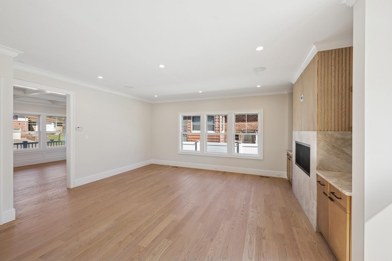72 Gilmar Lane, Roslyn Heights, New York image 10