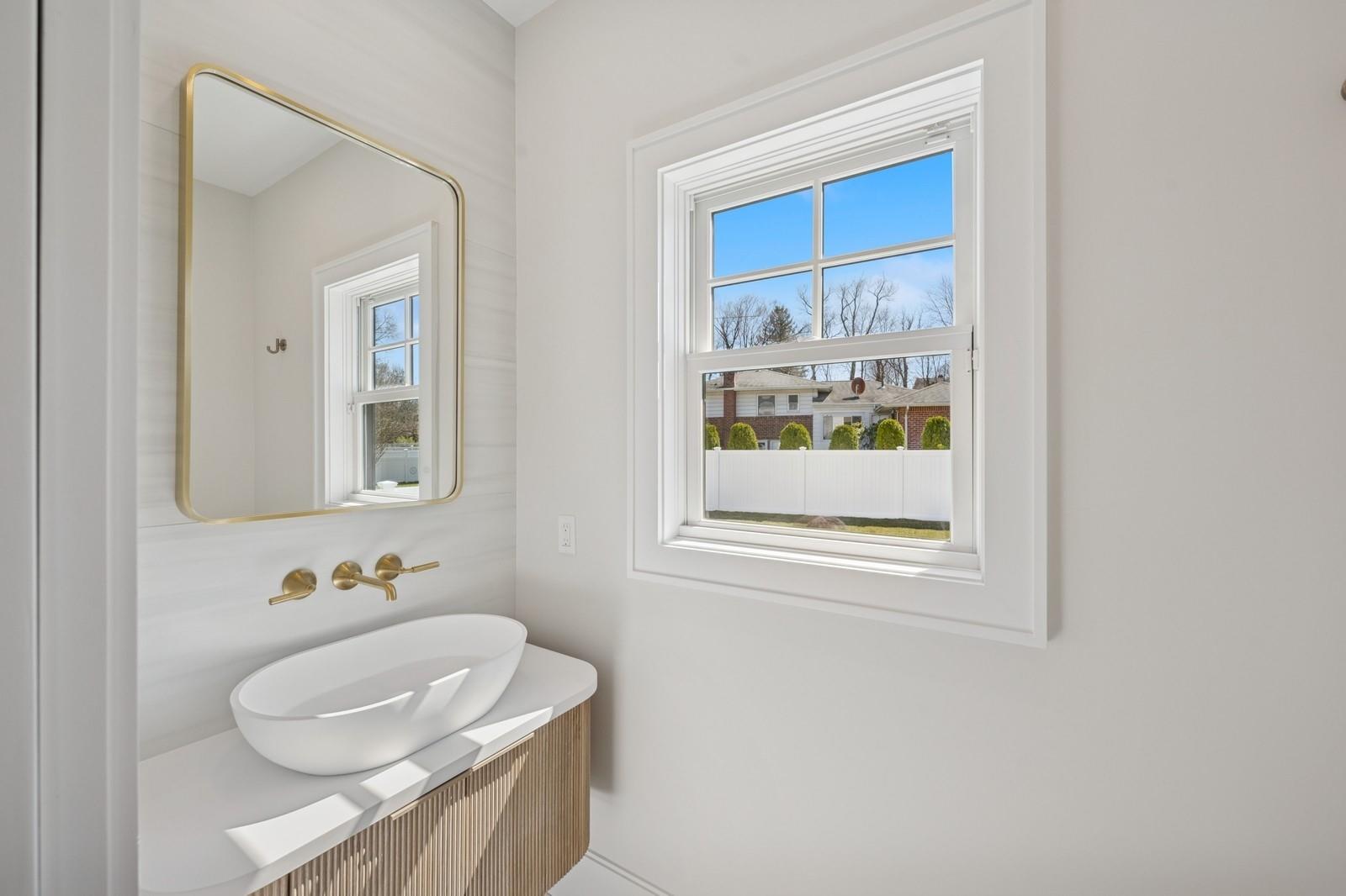 72 Gilmar Lane, Roslyn Heights, New York image 22