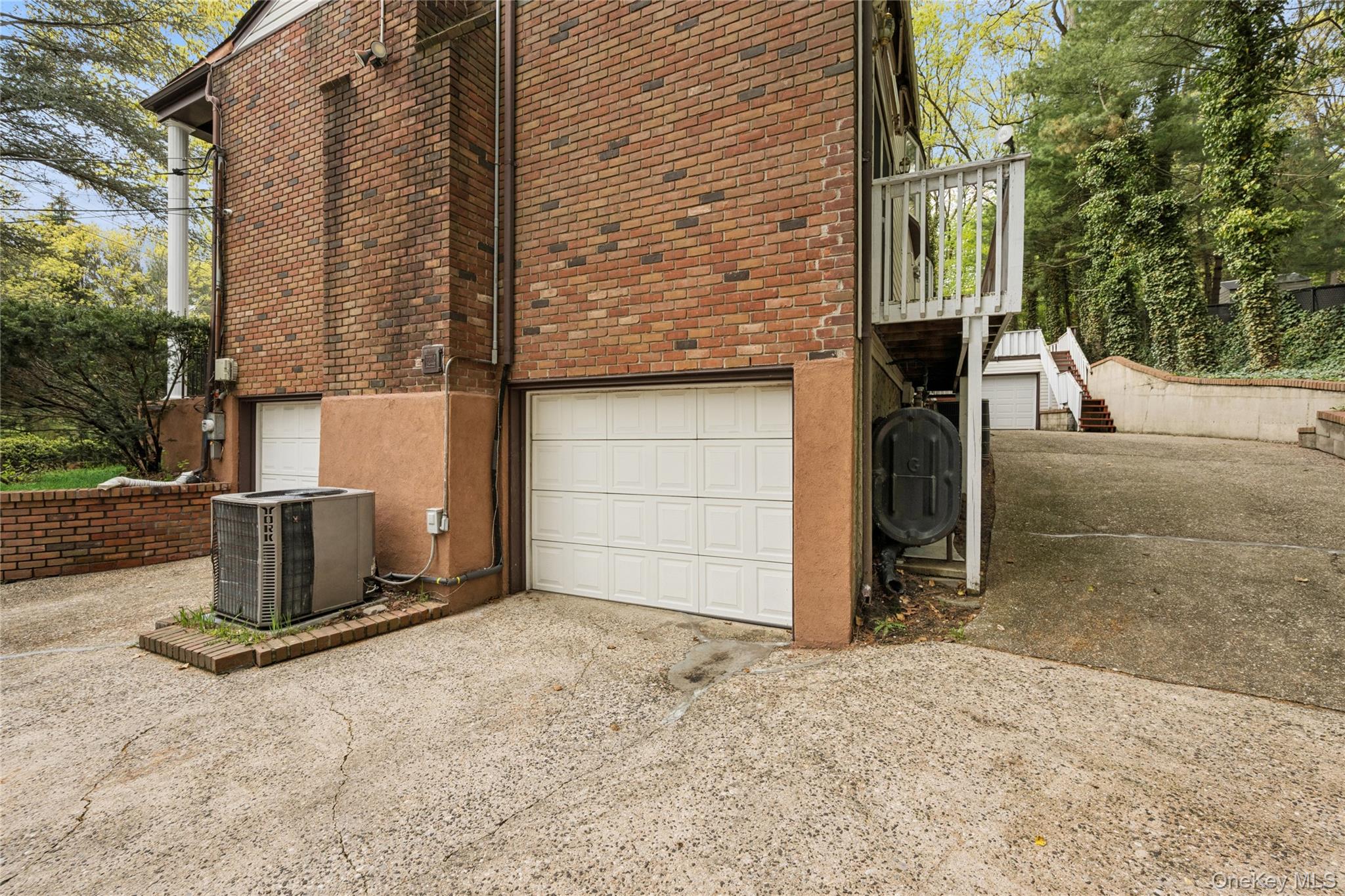 23 Colonial Drive