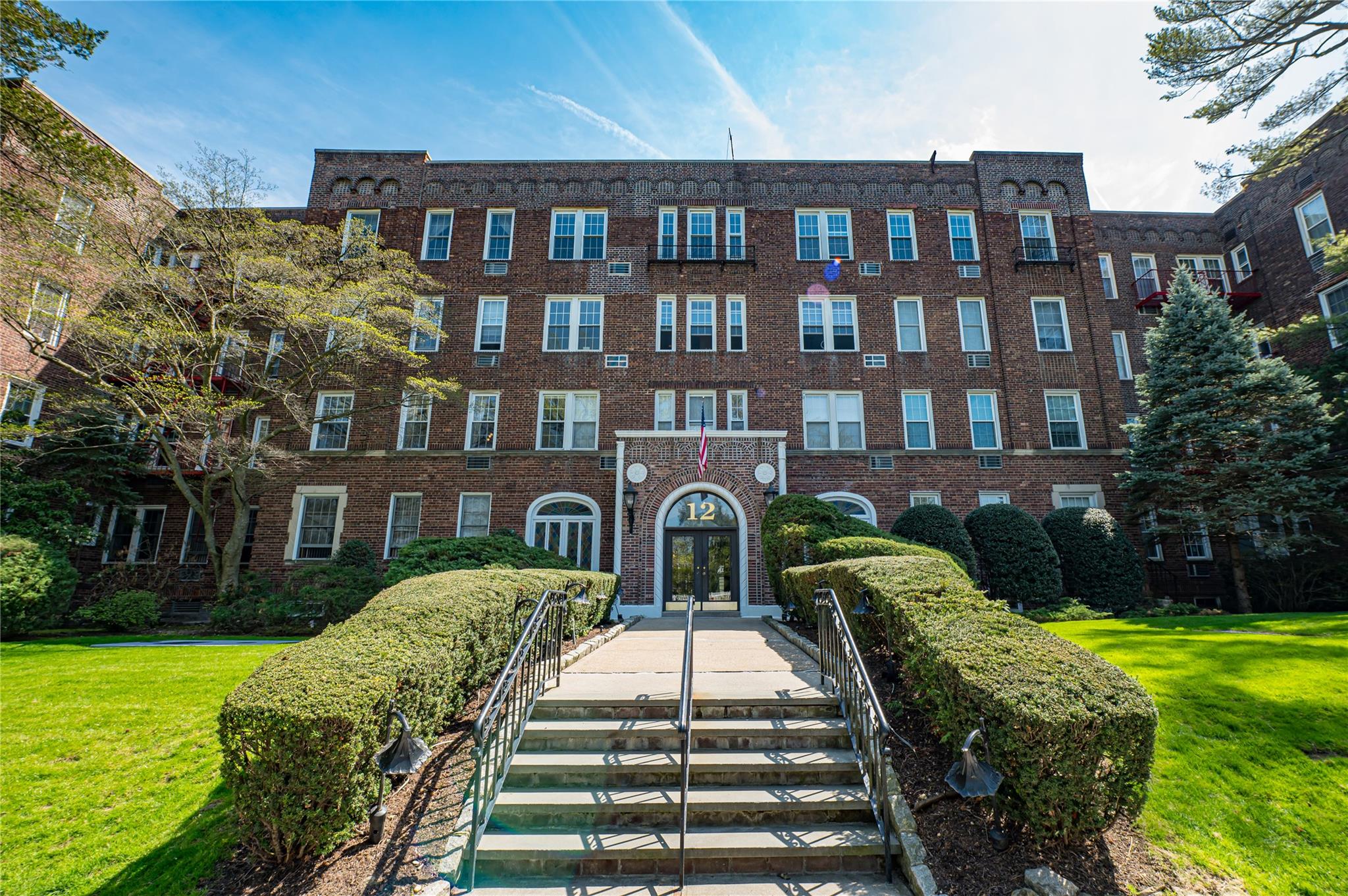 12 Hamilton Place #D11, Garden City, New York image 1