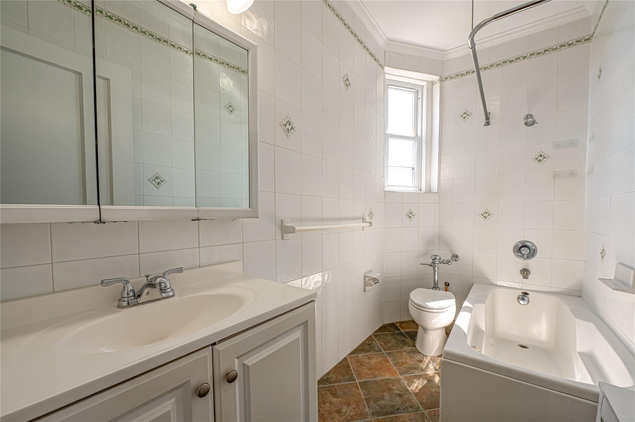 12 Hamilton Place #D11, Garden City, New York image 9