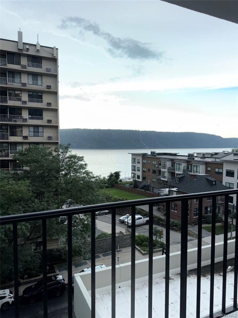 Condo For Rent - 1116 Warburton Avenue #2G<br/> Westchester County, Yonkers, NY 10701