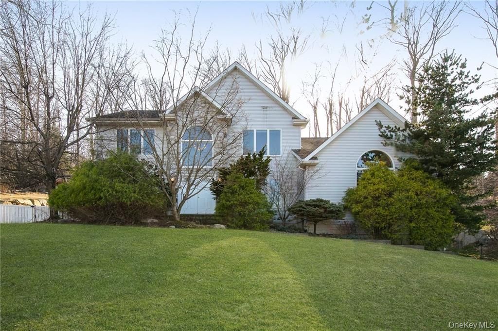 Photo of 12 Johnson Drive, Stony Point, NY 10980 (MLS # 923139)