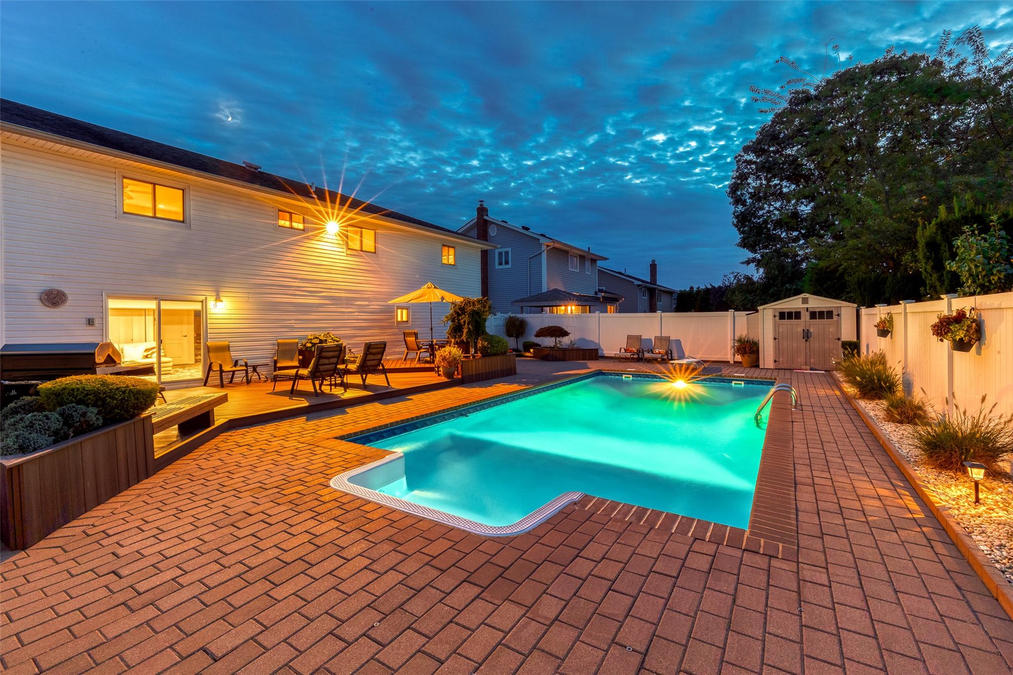 2957 Hampton Court, Wantagh, New York image 3