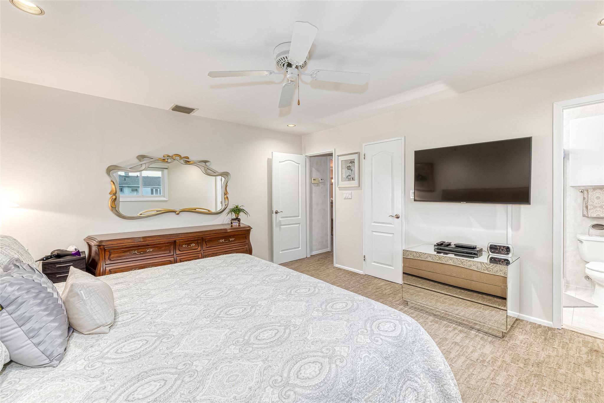 2957 Hampton Court, Wantagh, New York image 21