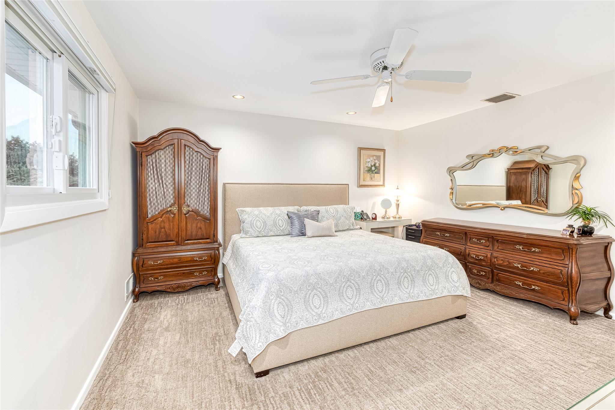 2957 Hampton Court, Wantagh, New York image 20