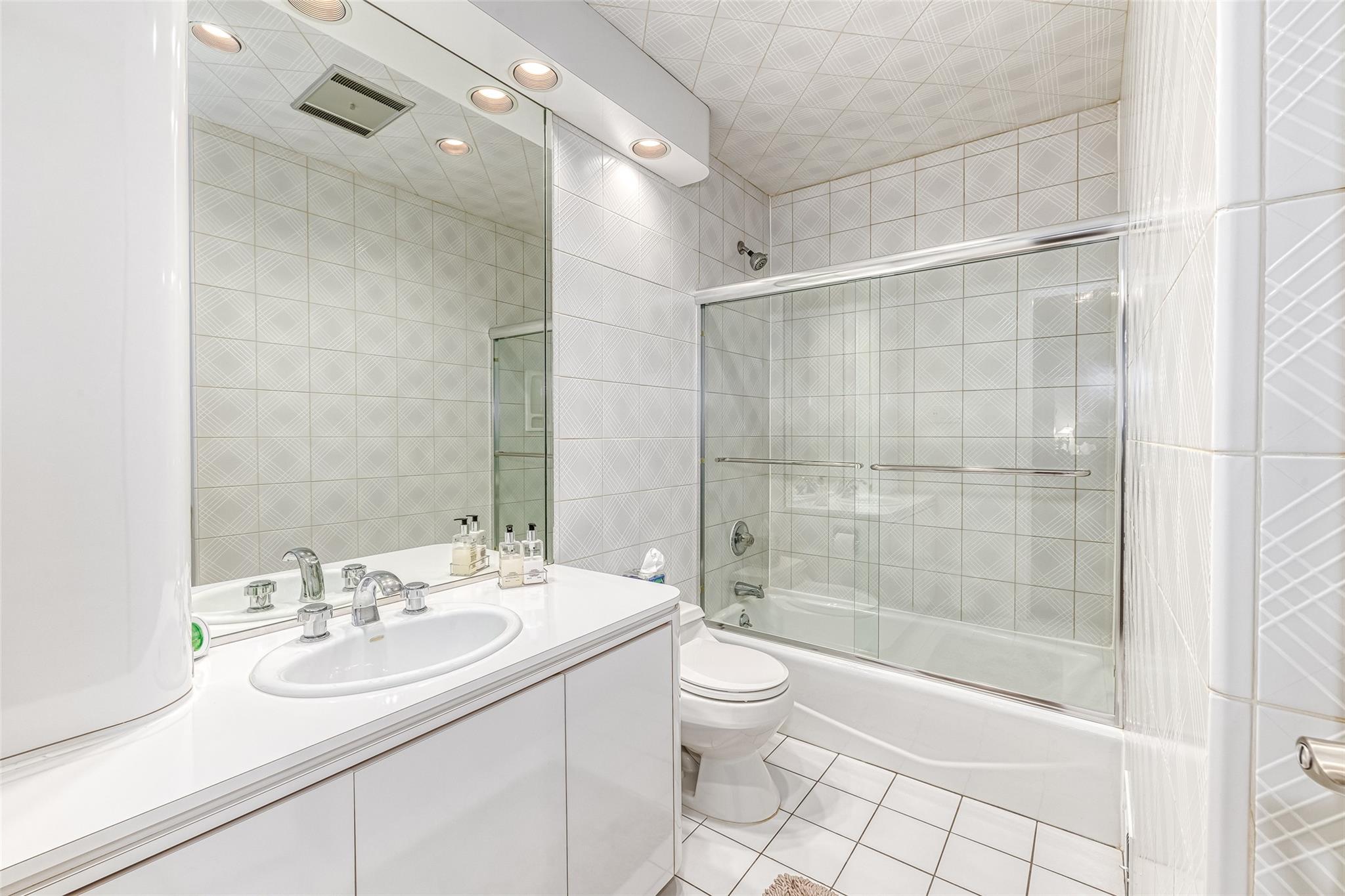 2957 Hampton Court, Wantagh, New York image 25
