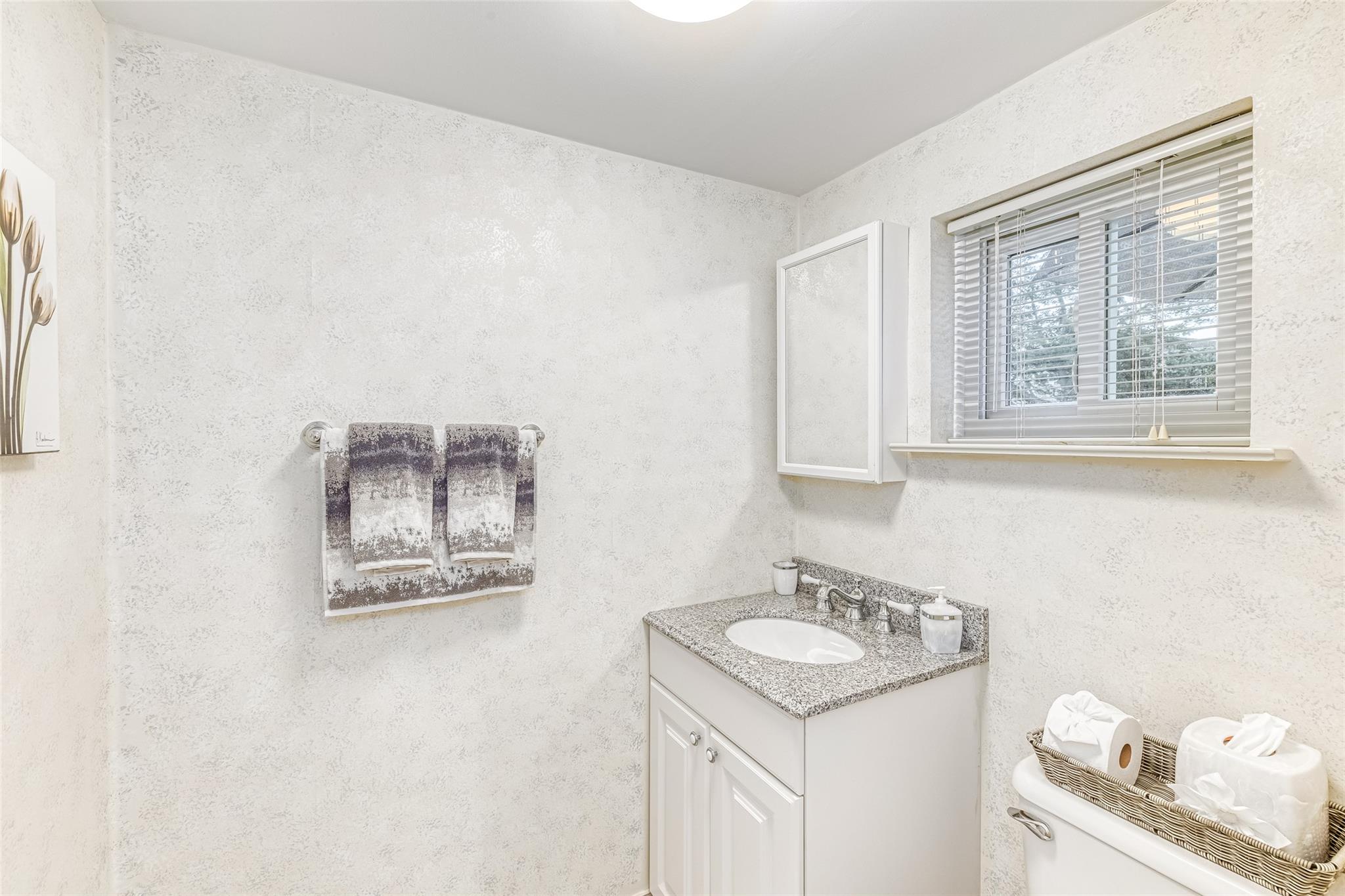 2957 Hampton Court, Wantagh, New York image 34