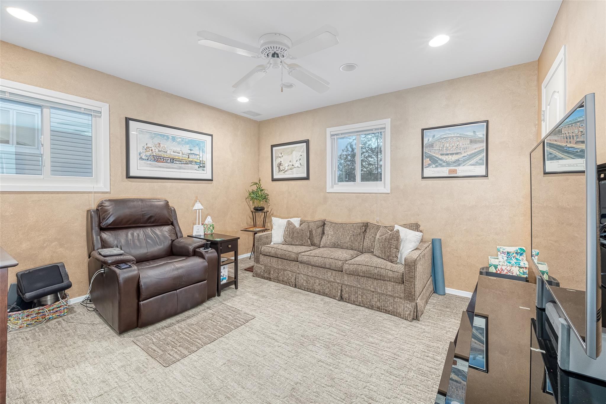 2957 Hampton Court, Wantagh, New York image 23